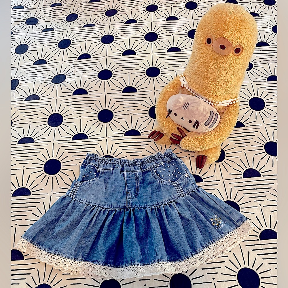 Super Cute Embroidered Lace and Denim Mini Skirt (Sz 3-4)